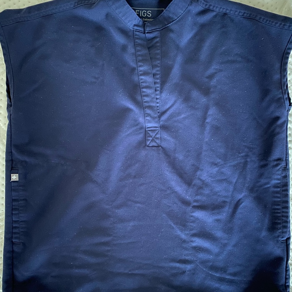 FIGS Navy Rafaela™ Oversized Scrub Top in size xx-small